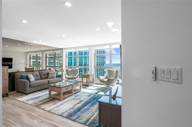Building Photo - 5055 Collins Ave