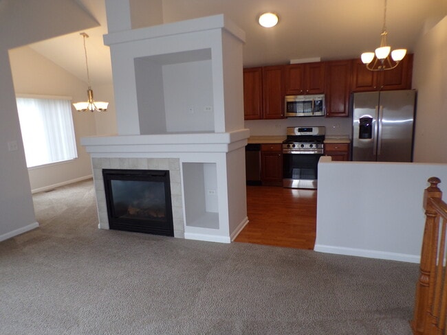 Building Photo - 583 S Parkside Dr