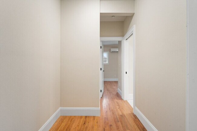 Building Photo - 702 20th St