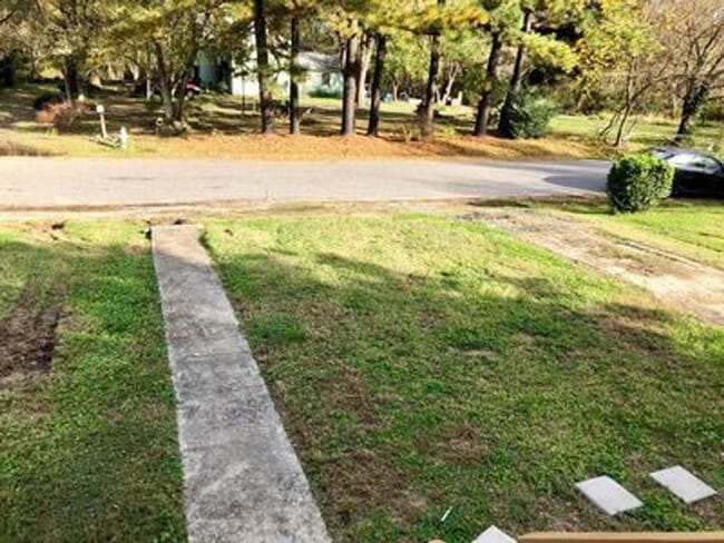 Building Photo - 4 bedroom 2 bath house in Henrico County! All appliances, laundry, central hvac, big yard