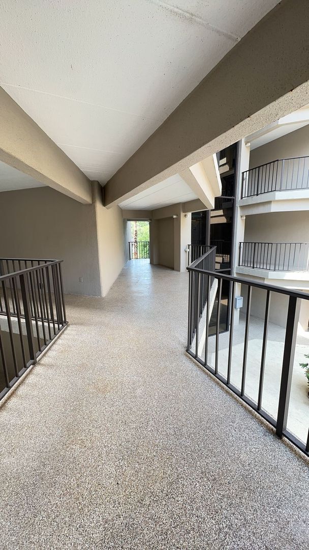 Building Photo - Forest Beach Villa - Walk to the Beach!