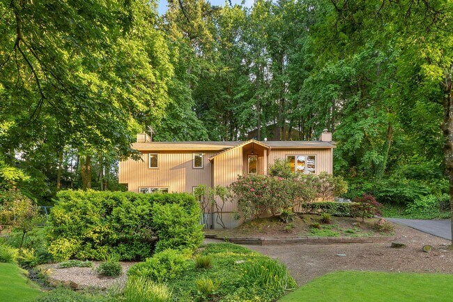 Building Photo - Beautiful 3 bedroom home in Lake Oswego!
