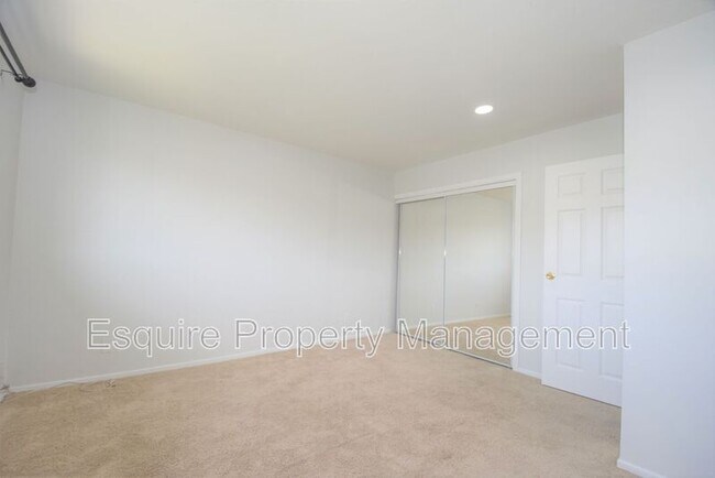Building Photo - 2675 Munson St