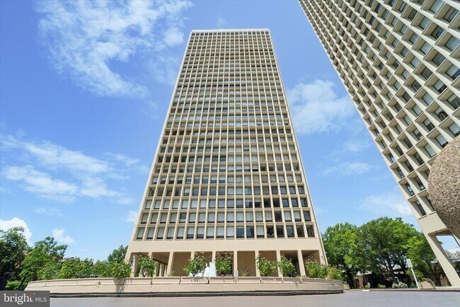 Building Photo - 210 Locust St