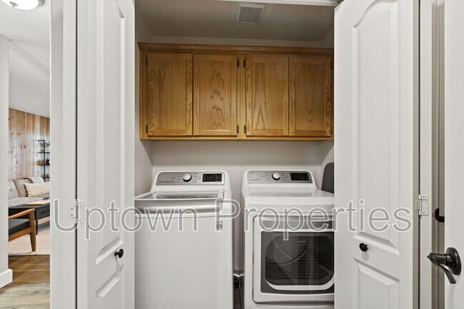 Building Photo - 753 SE Boysen Ln