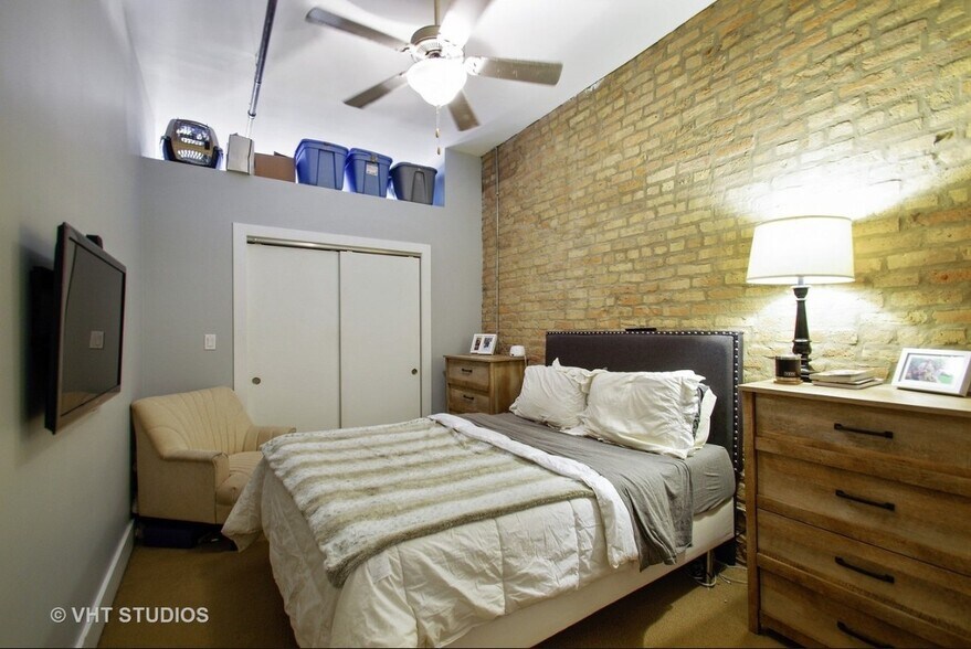 Building Photo - 3133 N Lakewood Ave