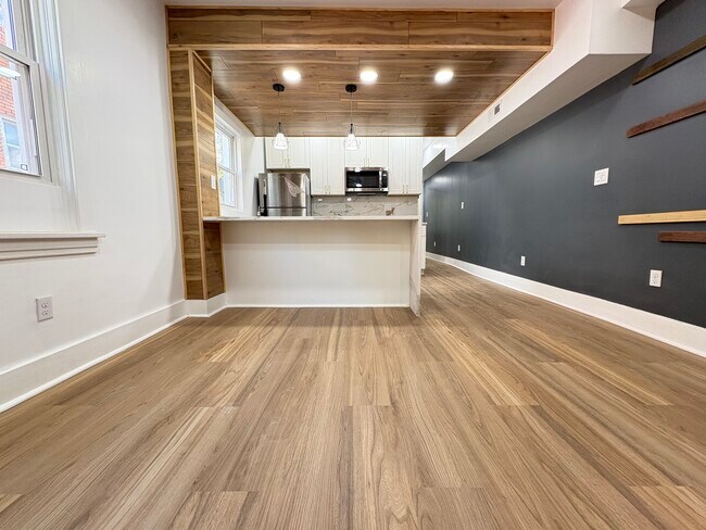 Building Photo - 5834 Phillips Ave