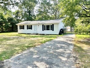 Building Photo - 134 Longfellow Dr