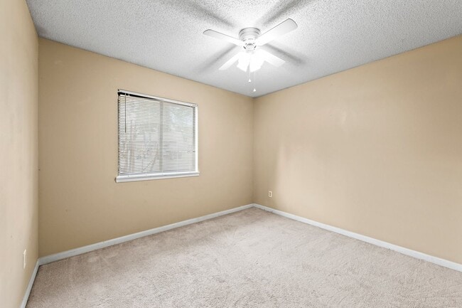 Building Photo - IDEAL LOCATION!