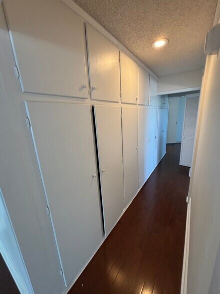 Building Photo - 8040 Girard Ave