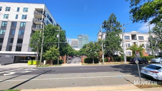 Building Photo - 208 E Davie St