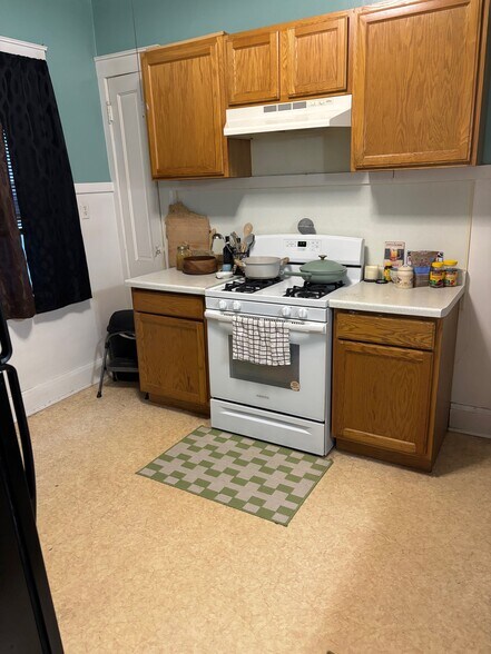 Building Photo - 1672 N Van Buren St