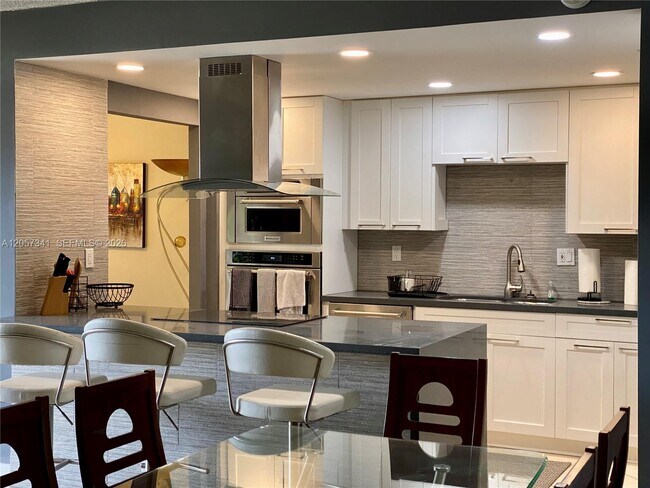 Building Photo - 141 Crandon Blvd