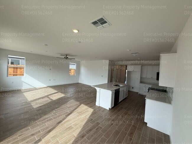 Building Photo - Newly constructed 3 bedroom/ 3 bathroom ho...