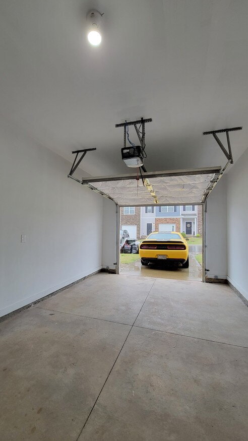 Building Photo - MOVE-IN SPECIAL! 1/2 OFF 1st MONTHS RENT.