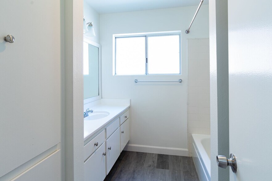 Building Photo - 2059 W 157th St