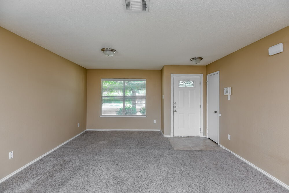 Building Photo - 949 Canary Dr