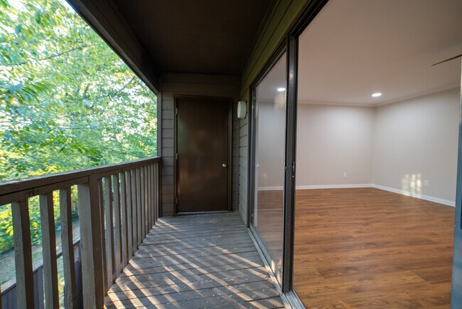 Building Photo - 750 Shaker Dr