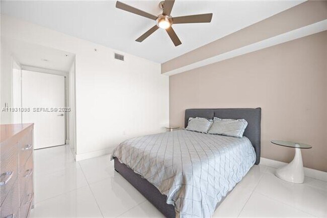 Building Photo - 300 Sunny Isles Blvd