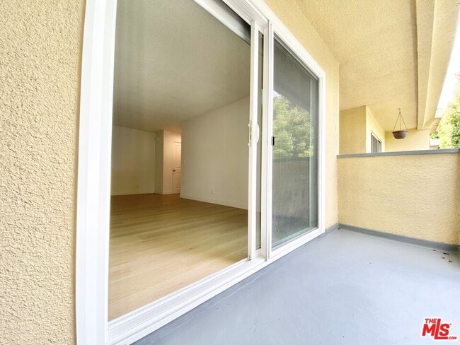 Building Photo - 1724 Arizona Ave