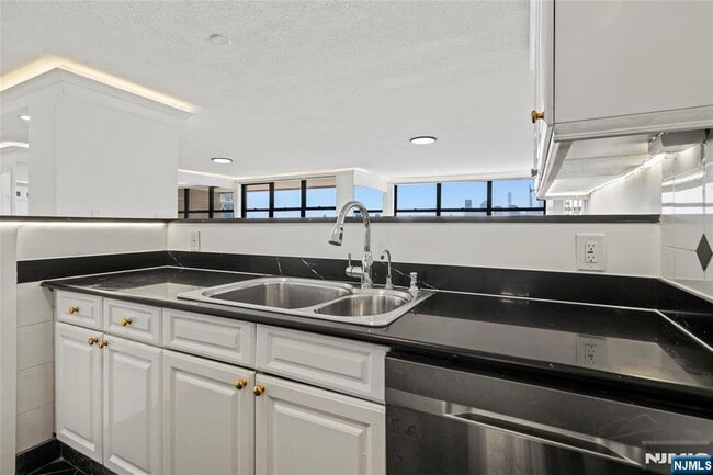 Building Photo - 7004 JFK Blvd E