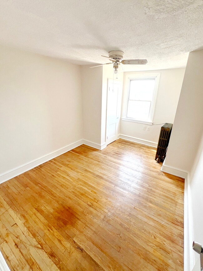 Back Bed 3 - 2636 S 65th St