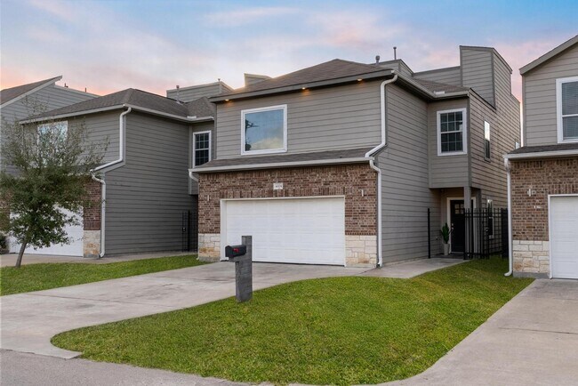 Building Photo - 4004 Weslow St
