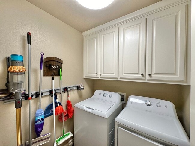 Building Photo - Stunning 3 Bed 2 Bath in Flint!