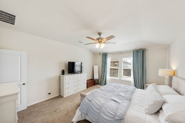 Building Photo - Welcome to Your New Chapter! Enjoy Free Rent, Ask Us How!