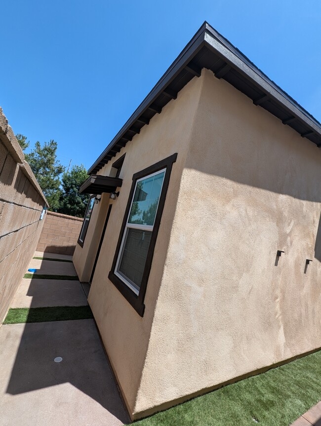 Building Photo - 4725 S Mae Wy