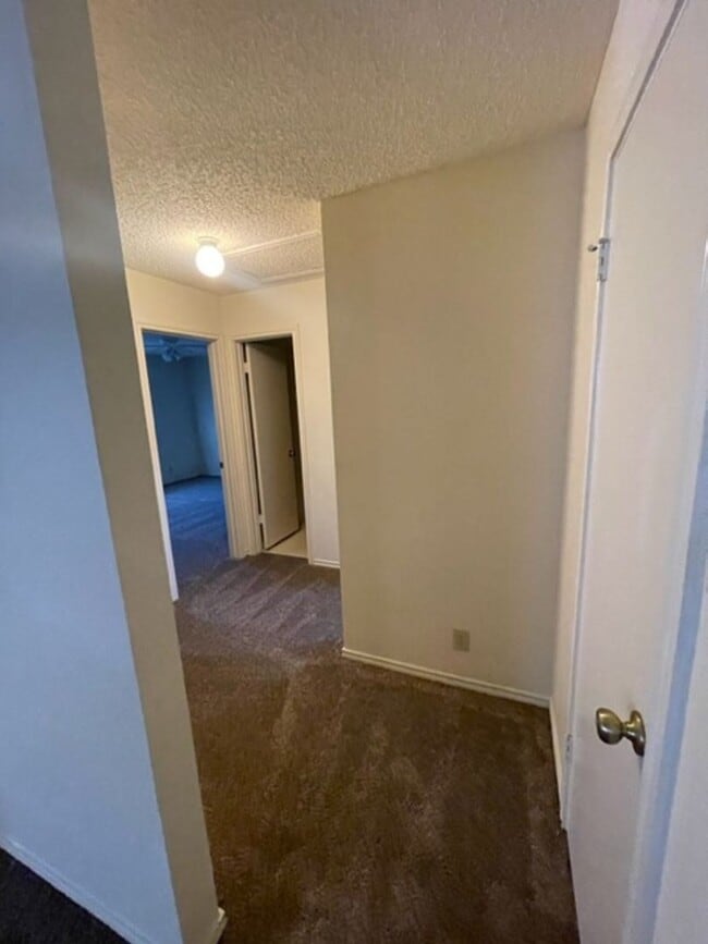 Building Photo - 5 br, 3 bath House - 7111 Valewood View