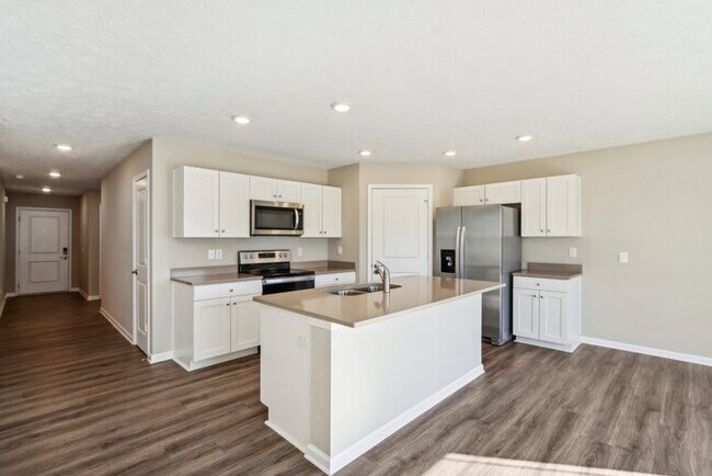 Building Photo - Fantastic 3bd/2ba home! Coming soon!