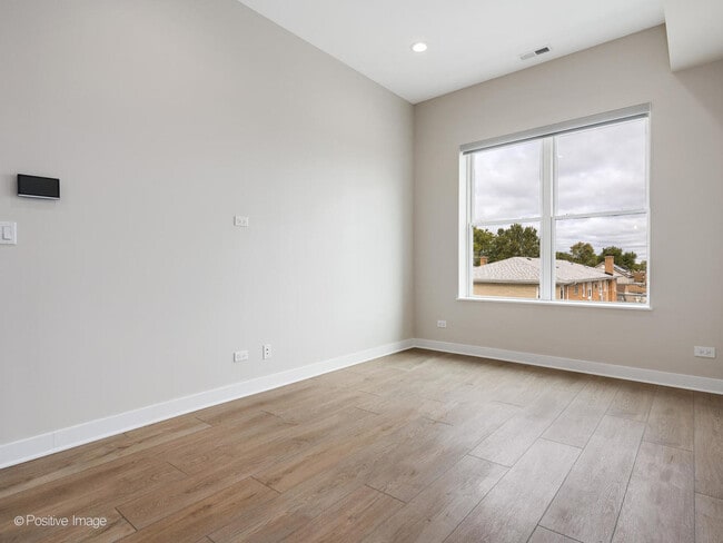 Building Photo - 7517 W Belmont Ave