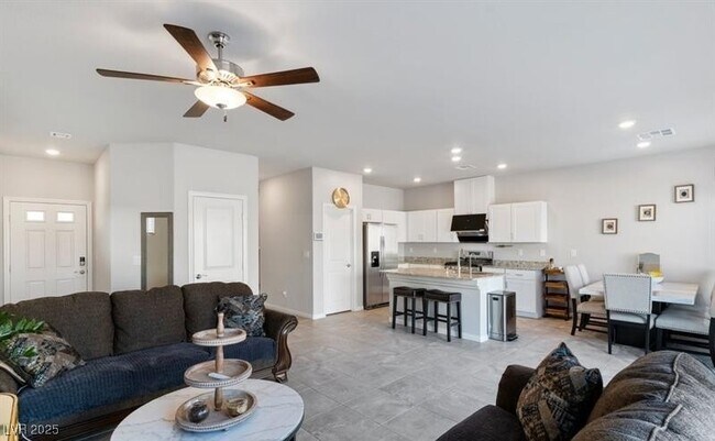 Building Photo - 7462 Dragonfruit Ave