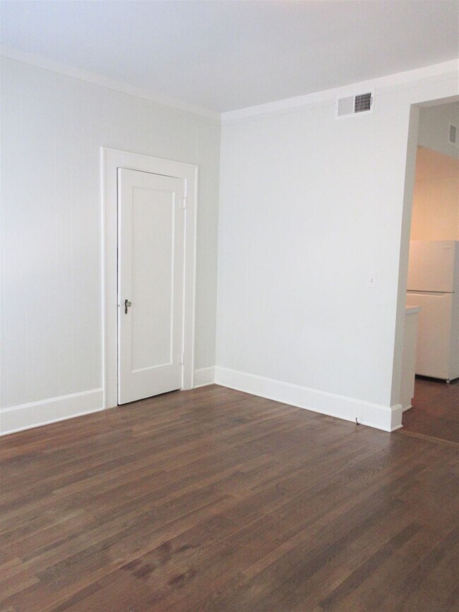 Building Photo - 709 Texas Ave