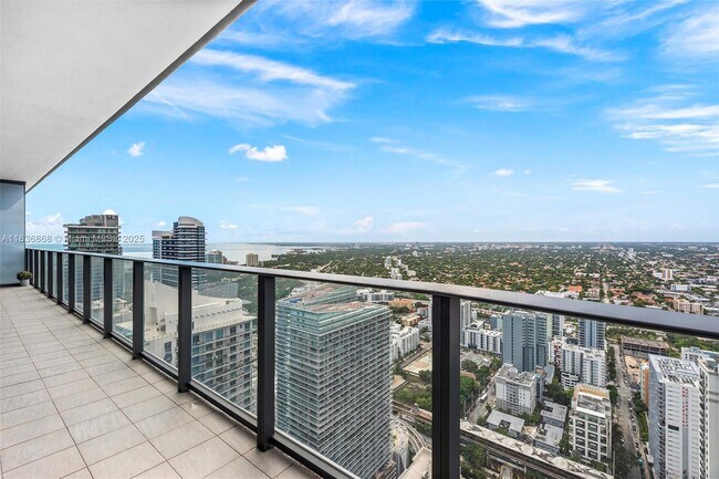 Building Photo - 1000 Brickell Plz