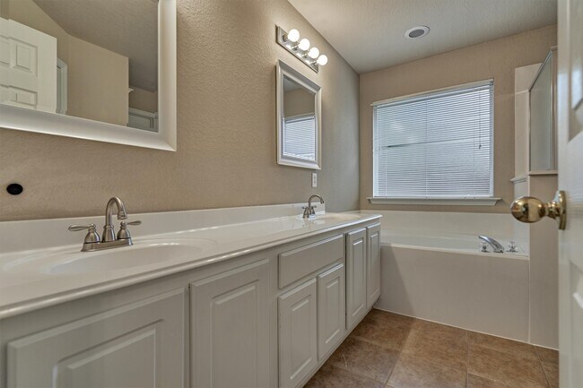 Building Photo - 183 Fairwind Trail Dr