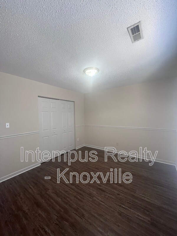 Building Photo - 813 Villaview Way