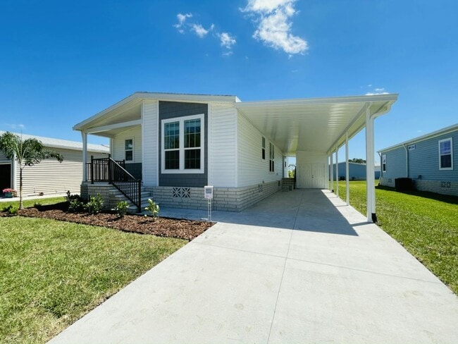 Building Photo - 34808 Robins Song Rd