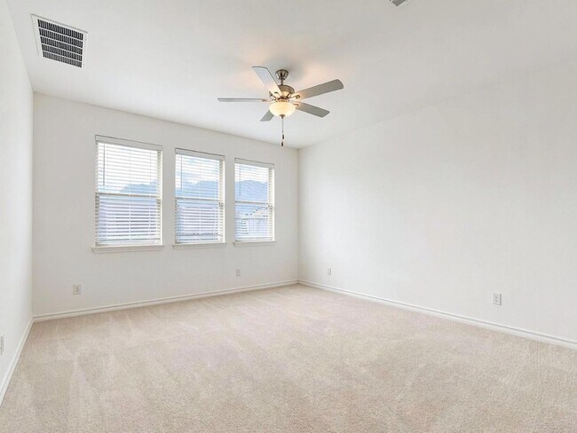 Building Photo - 366 Papaya Dr