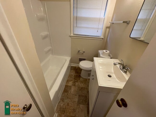 Building Photo - 2 Bedroom Home in Blaine