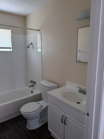 Building Photo - 8207 Landing Ave