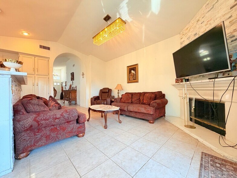 Building Photo - 20350 Calhaven Dr