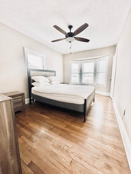 Building Photo - 1303 W 102nd St