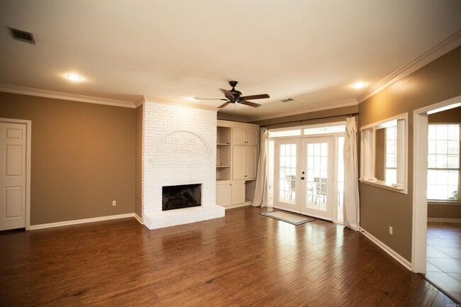Building Photo - 808 Cartier Ln