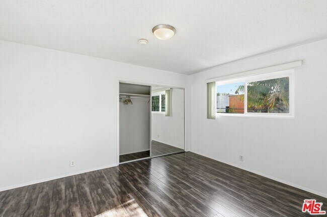 Building Photo - 739 Croft Ave