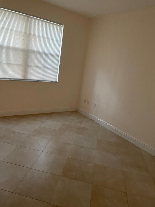 Building Photo - 1803 N Flagler Dr