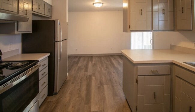 Building Photo - Cozy 2-Bed Home with Large Backyard & Garage
