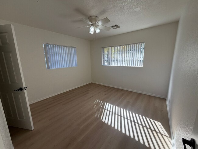 Building Photo - Spacious 4 Bed 3 Bath Single-Level Home | RV Gate | Huge Yard | Bright Open Layout