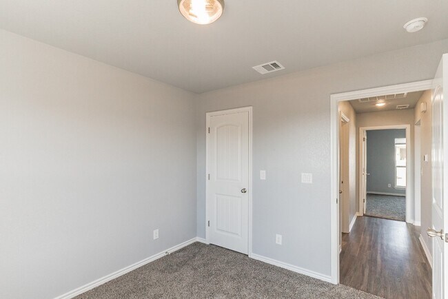 Building Photo - 117 Mike Warner Dr